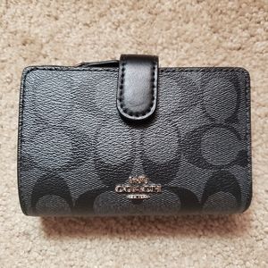Coach Medium Corner Zip Wallet